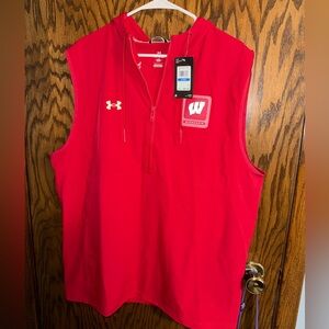 Men's sleeveless wisconsin hooded top